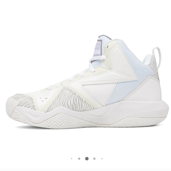 BNWOT Moolah Youth White Kid Basketball Shoes Mid Rise Size US 4.5 - Picture 4 of 10